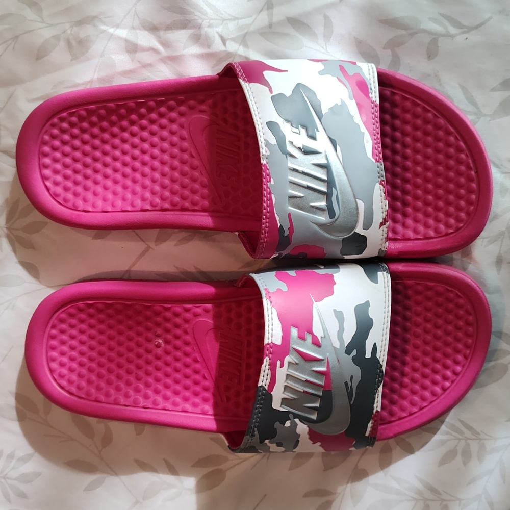 Nike pink camo slides. Barely worn. Size 7 women's.
